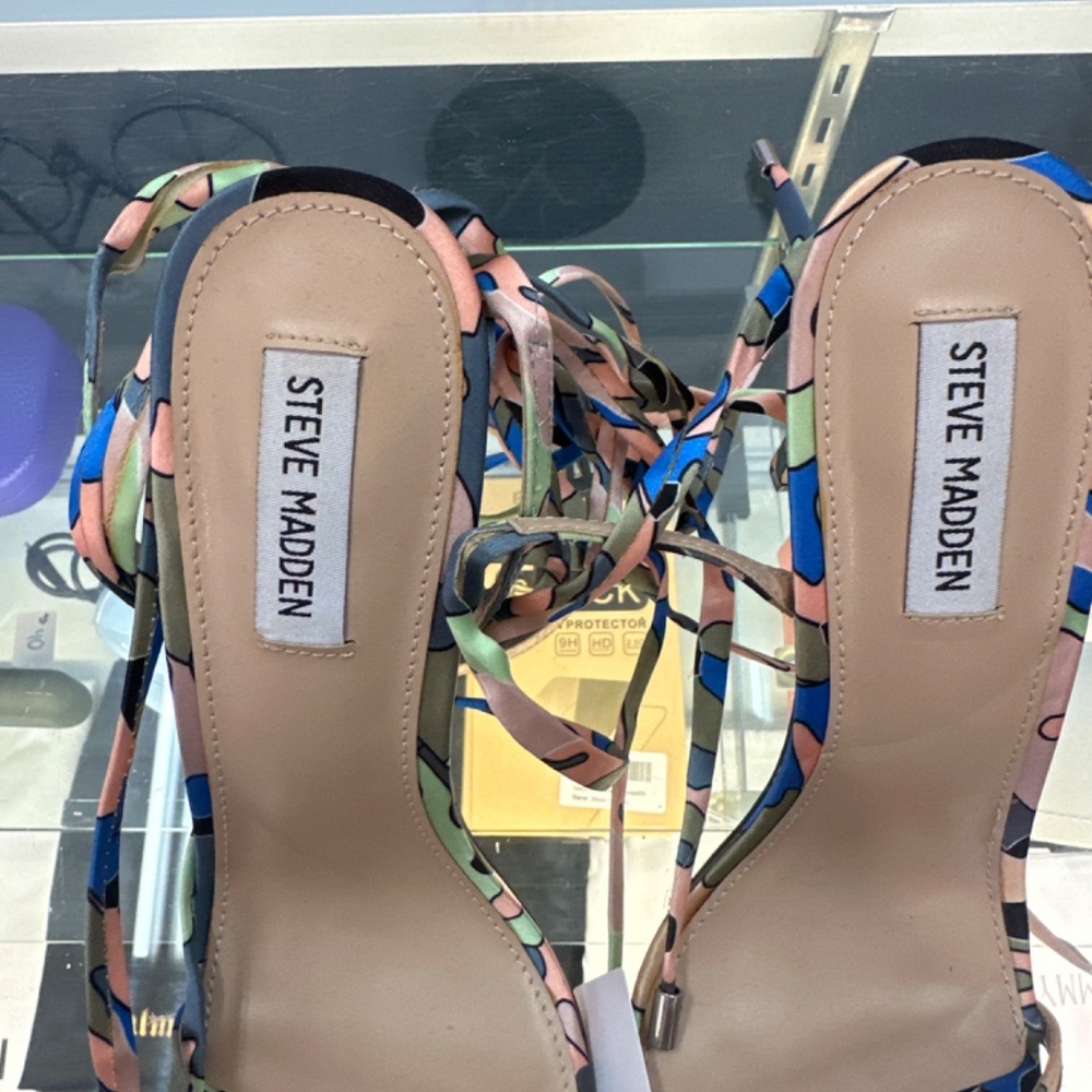 Heels - Picture 2 of 5